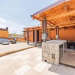 Mrbrown Luxury Terrace With Pool