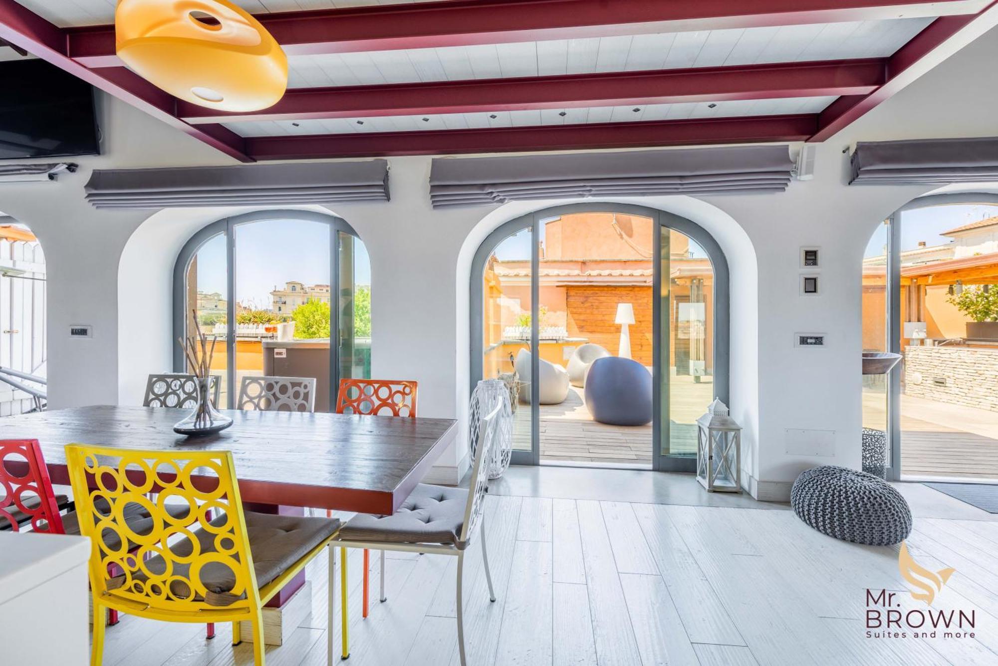 Mrbrown Luxury Terrace With Pool Apartment